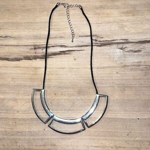 Black and white medium wave necklace